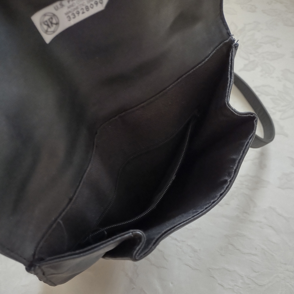 Vintage Black flap leather crossbody - Picture 4 of 12